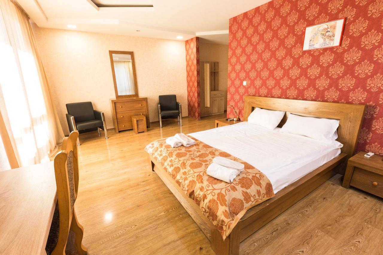 Alazani Valley Hotel Telavi Exterior photo