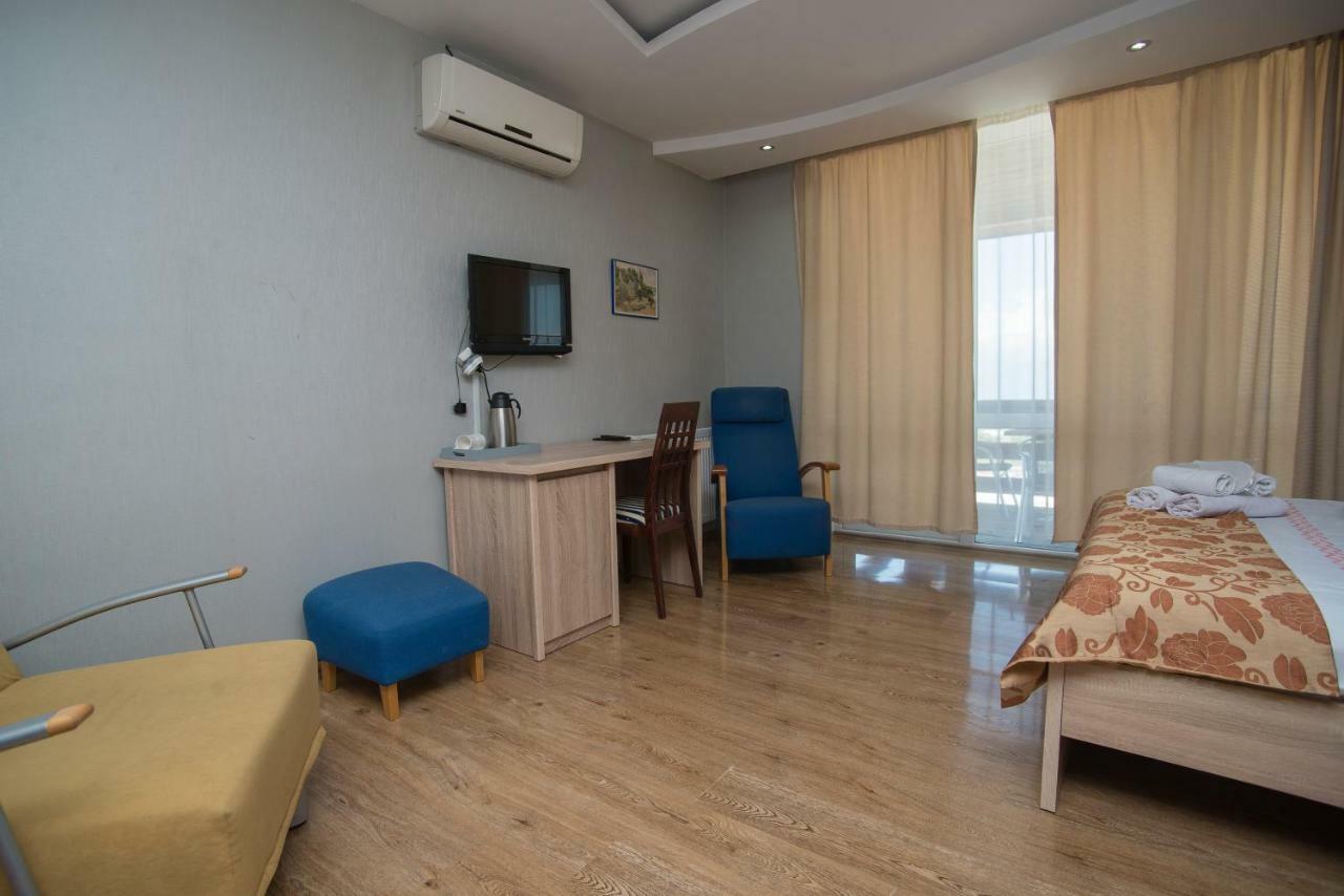 Alazani Valley Hotel Telavi Exterior photo