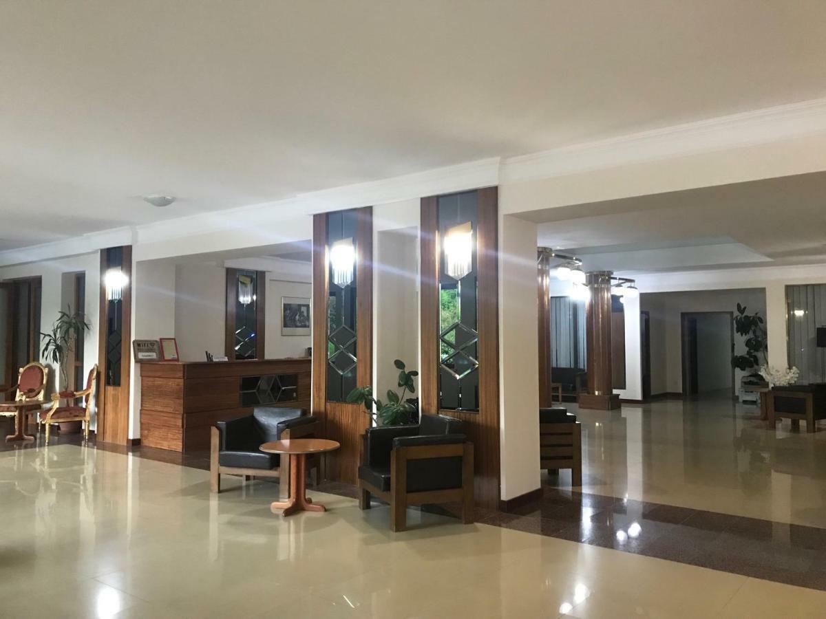 Alazani Valley Hotel Telavi Exterior photo